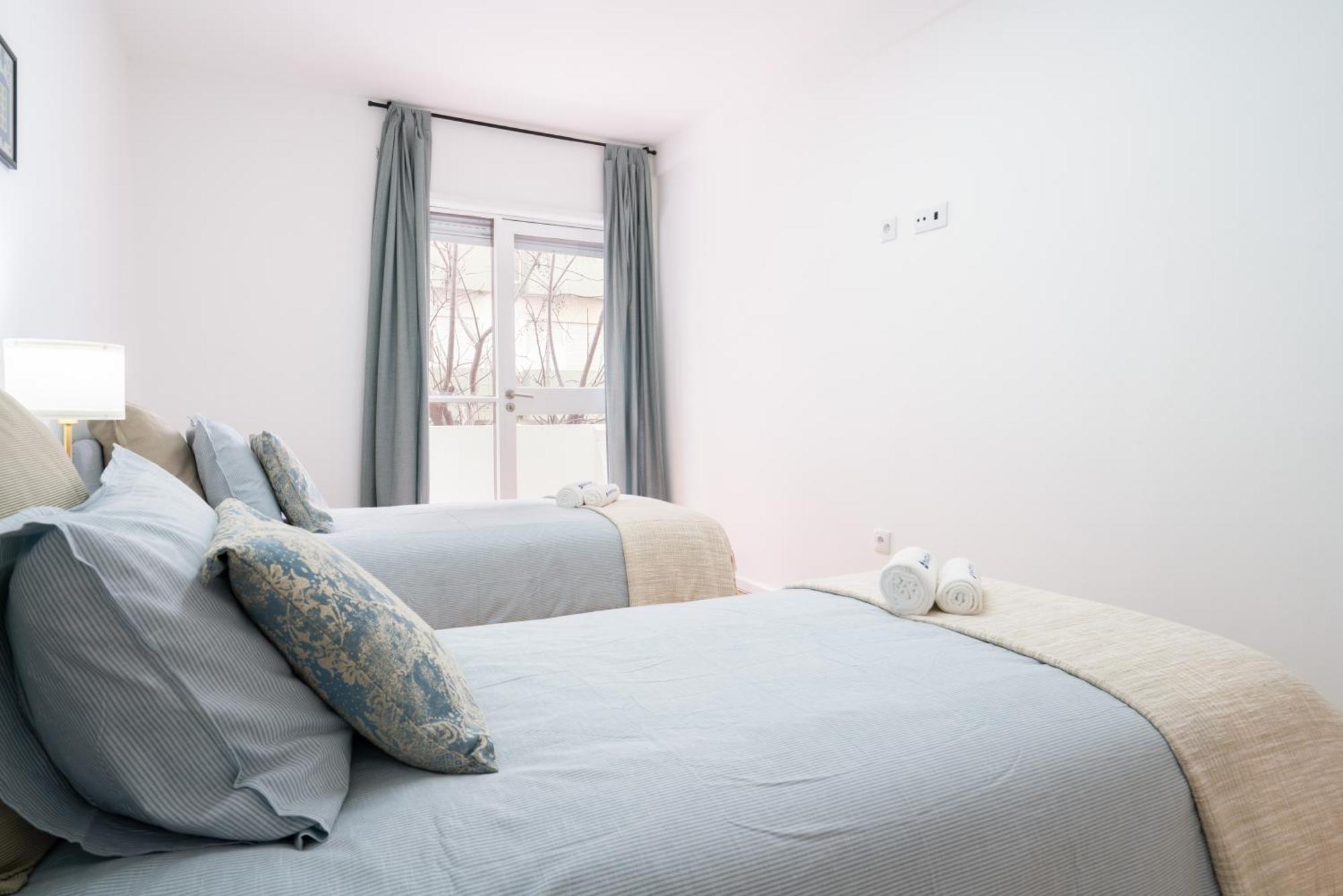 Host Wise - Spacious Fresh Flat W Terrace - Near Sea 에스피뇨 외부 사진